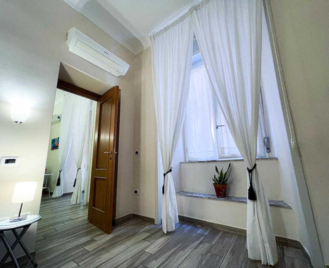 Traversa Toledo, Intero Appartamento Al Plebiscito Neapel Exterior foto