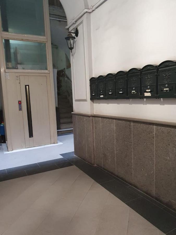 Traversa Toledo, Intero Appartamento Al Plebiscito Neapel Exterior foto