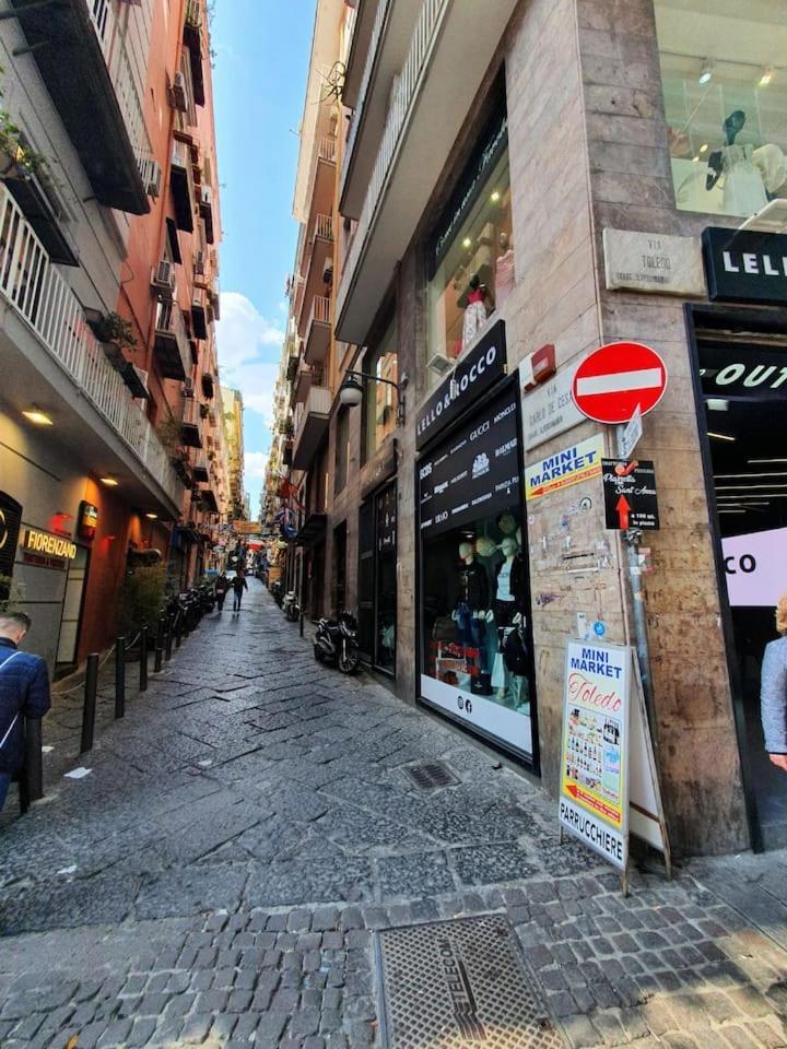 Traversa Toledo, Intero Appartamento Al Plebiscito Neapel Exterior foto