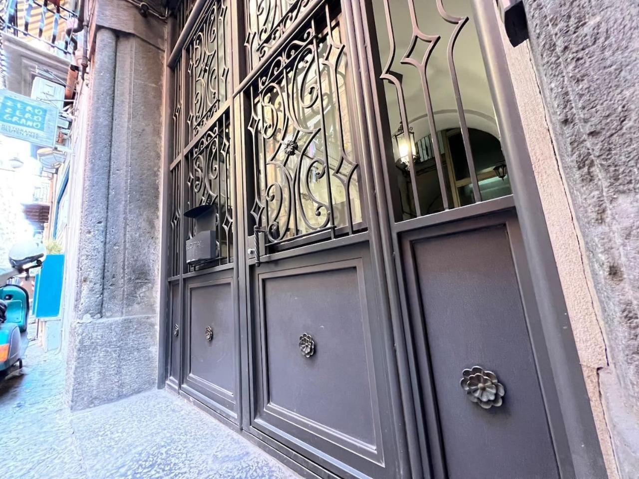 Traversa Toledo, Intero Appartamento Al Plebiscito Neapel Exterior foto